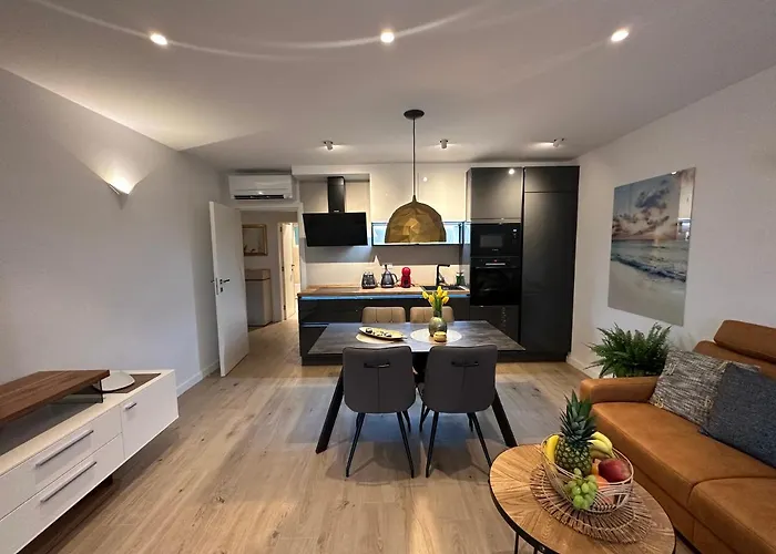 Luxury Spacious Maringo Apartment *